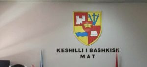 PD dhe PS në “harmoni”/ Çudia në Bashkinë Mat, një punonjës për 90 banorë