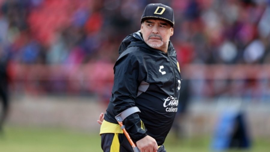 Maradona është rëndë, shtrohet në spital