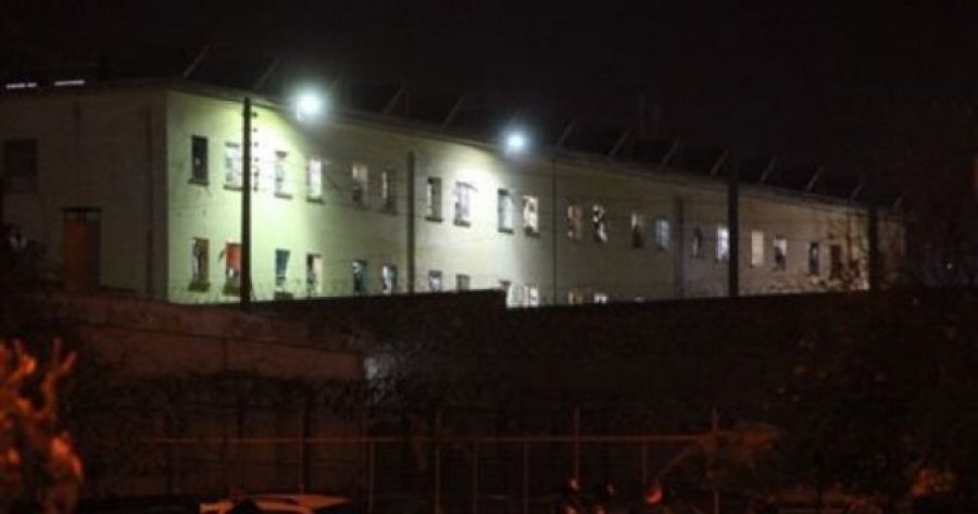 Dy shqiptarë arratisen nga burgu në Athinë, ja emrat …