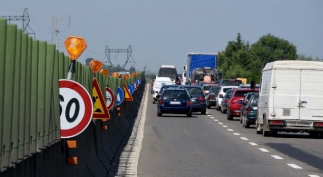 Gropa e zezë e fondeve publike! Autostrada Tiranë-Durrës edhe 10 ditë e bllokuar