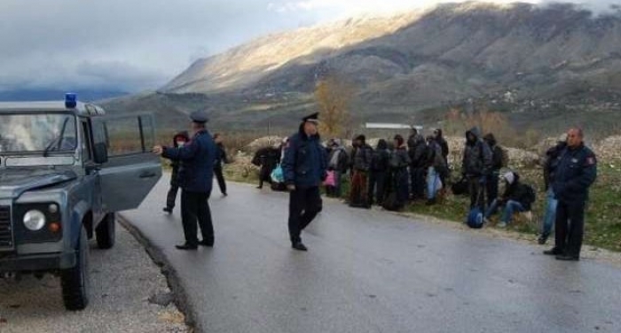 KAPEN NË KORÇË 9 EMIGRANTË KLANDESTINË