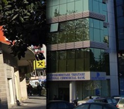 Çfarë po ndodh?! Shitet banka e parë private