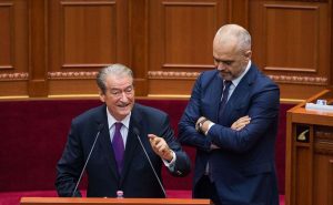 Berisha nuk i ndahet kryeministrit : Rama shkoi e u kthye me bisht ndër shalë nga Berlini, e quajnë ‘I sëmuri patologjik’