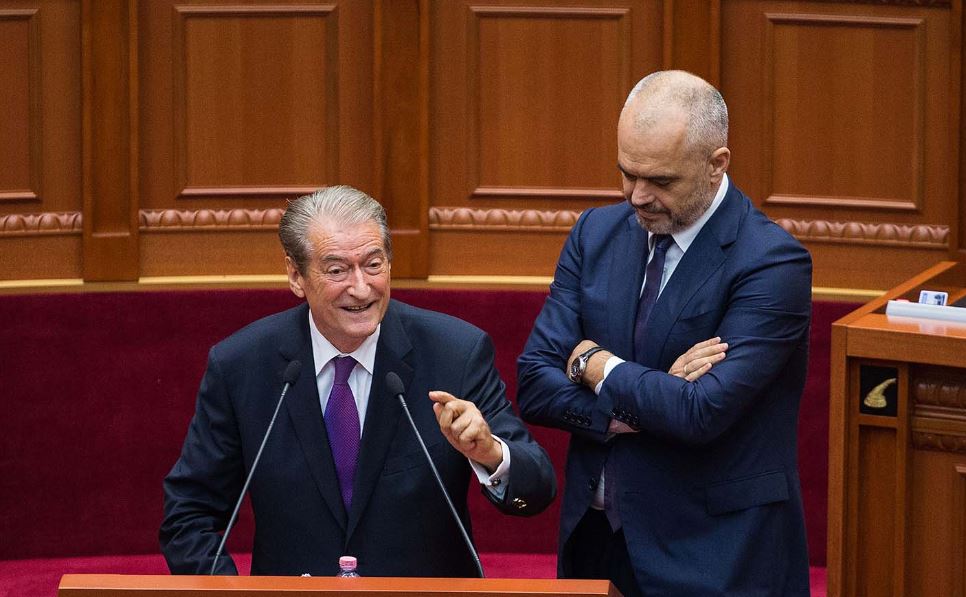 Berisha nuk i ndahet kryeministrit : Rama shkoi e u kthye me bisht ndër shalë nga Berlini, e quajnë ‘I sëmuri patologjik’