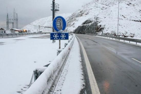 Temperatura të ulëta dhe ngrica edhe në bregdet