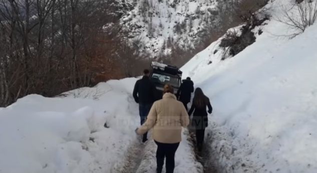 Më këmbë në mes të dëborës, Bllokohen këto rrugë nëzonën e Shkodrës