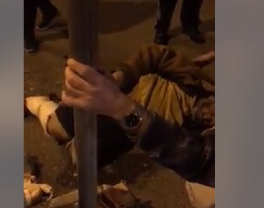 VIDEO+18/ Pamje tragjike! Vdes në mes të rrugës 68-vjeçari në Tiranë afër QSUT