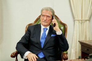 Drejtori i ALUIZNI, i shkarkuar për korrupsion mbahet në detyrë nga deputetja e PS: Ndajnë lekët bashkë!