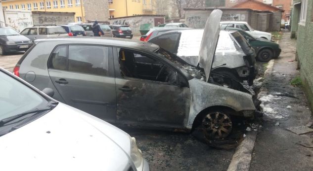 Zjarr në garazhin e pallatit, digjen tre makina në Tiranë