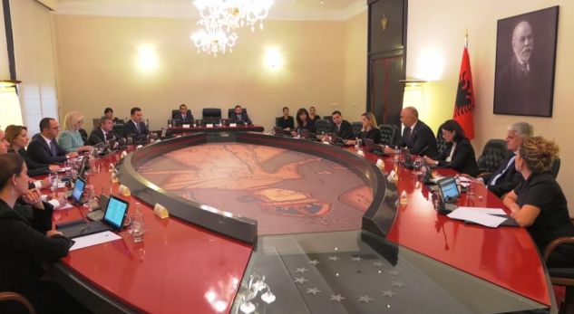 Betimi i ministrave të rinj të kabinetit “Rama 2”, nesër mblidhet parlamenti