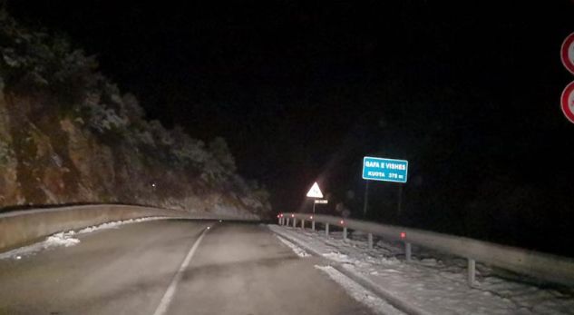 Borë dhe ngrica në Shqipëri, si paraqitet situata në akset kryesore të vendit