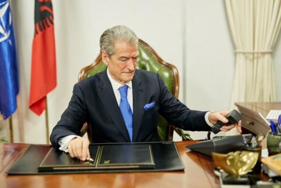 ‘Bllokohet dogana e Durrësit! Sistemi kompjuterik rrënohet me qëllim!’