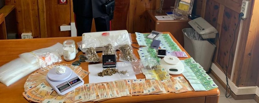 FOTO/ Arrestohen shitësit shqiptarët me drogës, ja ku tentuan ta fshihnin