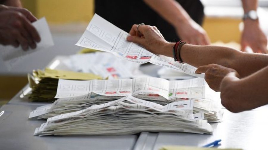 Çudia në Turqi, një votuese është 165 vjeçe!