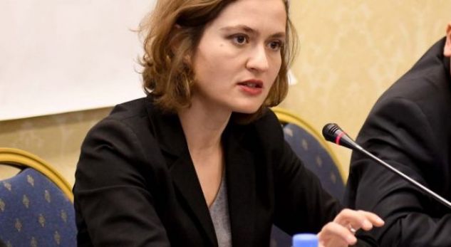 Paralajmëruan se do pezullojnë mësimin, ministrja u përgjigjet pedagogëve