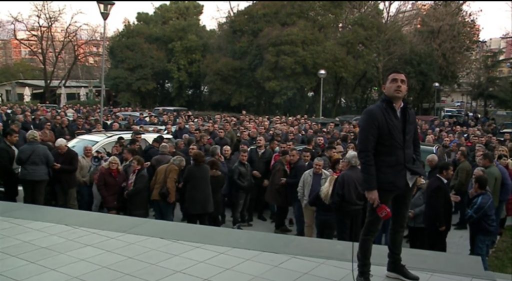 VIDEO-FOTO/ Përkrahës  në selinë e PD? Shikoni këto pamje