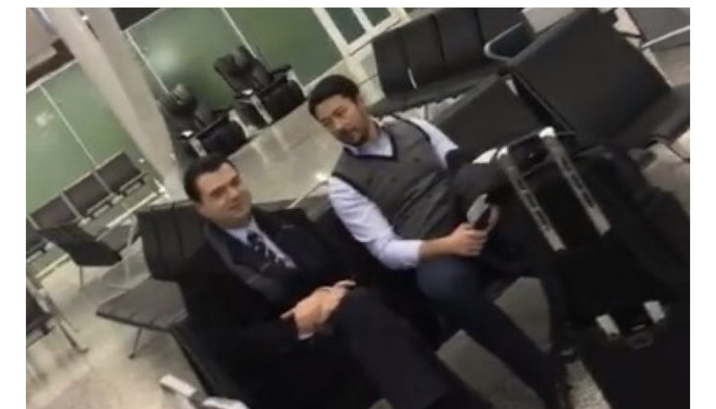 FOTO/ Një ditë pas proteste Basha ikën në Vjenë, ja me ke fotografohet në aeroport