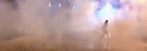 Policia  perdori  gazin lotësjellës mbi protestuesit