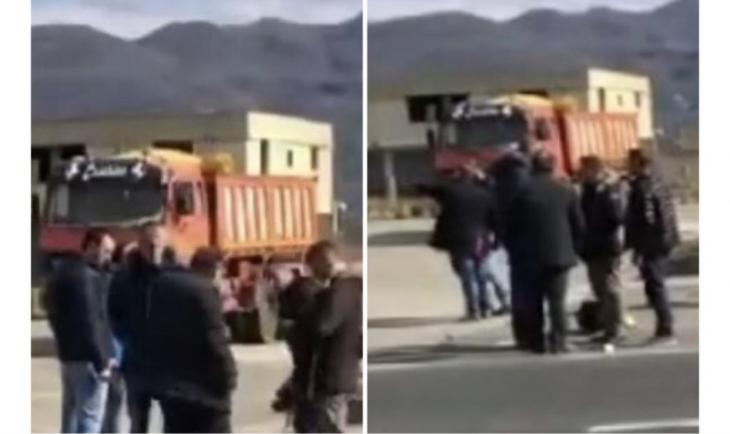 Atentat në autostradë, qëllohet me armë zjarri në drejtim të një automjeti. Policia jep detajet