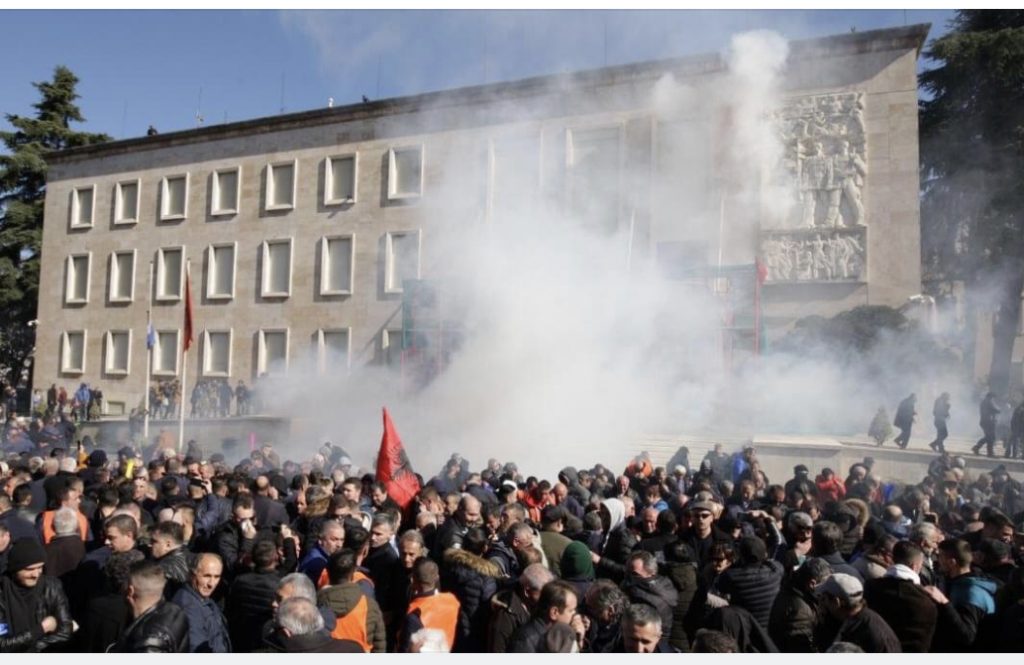 Protesta e opozitës, a hynë në lojë ndërkombëtarët për …