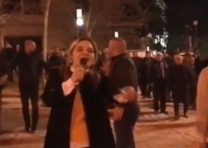 KRYEMADHI E REVOLTUAR VËRSHON NË SHESH, ZBRAZ MLLEFIN NDAJ GRAVE TË PS-SË
