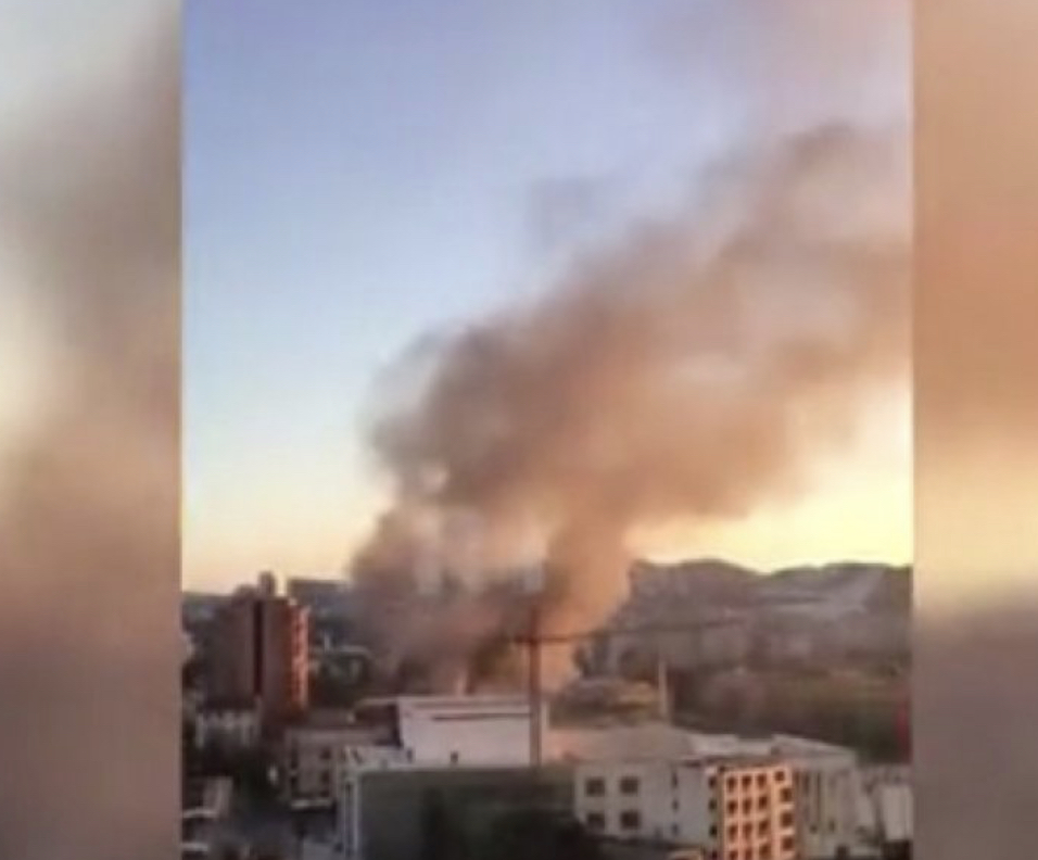 Alarmohen qytetarët, Tirana përfshihet nga flakët