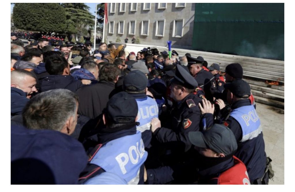 Opozita e bashkuar reagon ndaj Policisë: Koha e kërcënimeve ka…