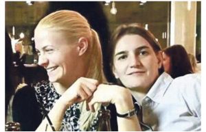 Partnerja homoseksuale e kryeministres së Serbisë lind djalë, ja si e kanë quajtur