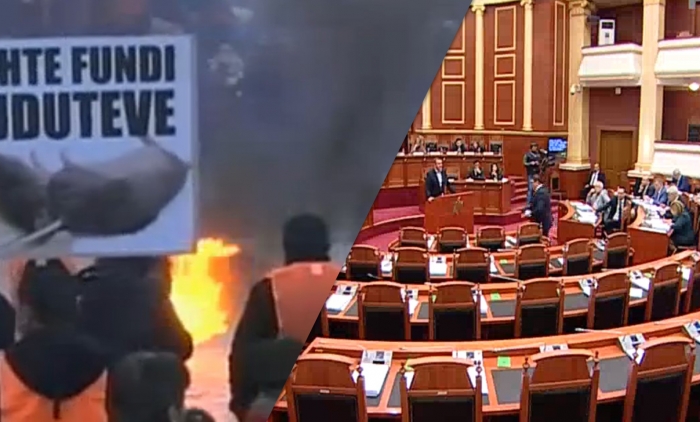 SITUATA JASHTË E TENSIONUAR, POR JA ÇFARË PO NDODH BRENDA PARLAMENTIT