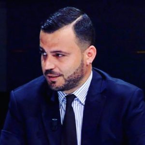 Shoqëria shqiptare në udhëkryq