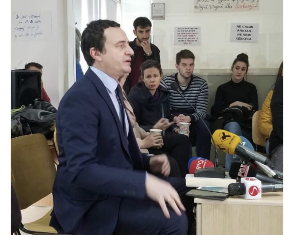 Albin Kurti takim me studentët dhe pedagogët e Shkencave Sociale