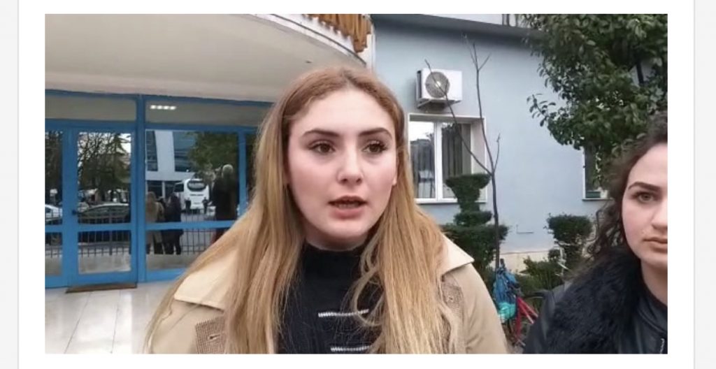 VIDEO/ Studentët e Shkodrës përshkallëzojnë protestën, mbyllin administratën brenda, bllokojnë 3 fakultete