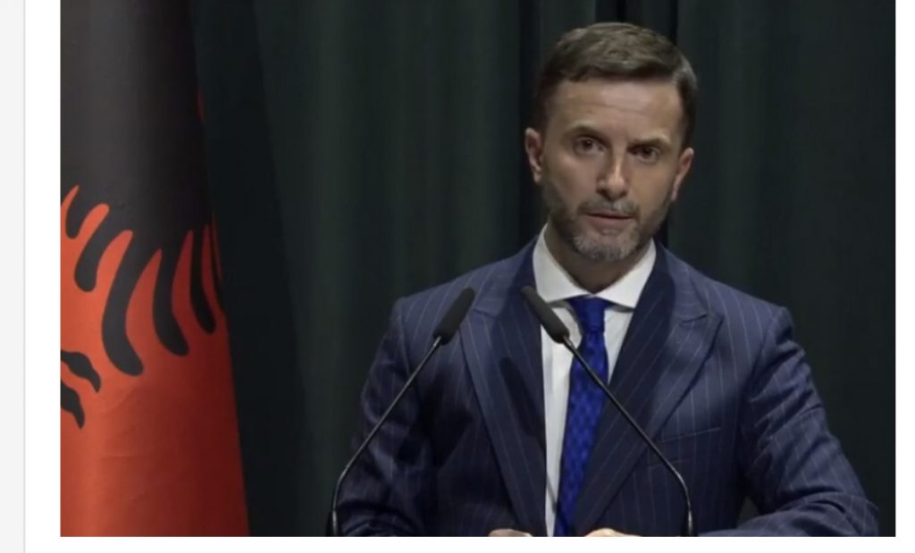 Si reagon Erion Braçe kur e prezantojnë si zëvendëskryeministër? Kur më thërrasin me këtë titull…