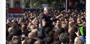 “Unë e mora prapë mandatin”, Dash Shehi: S’jemi mrekullia dhe pa huqe, por ky zotëria që duam të përzëmë…
