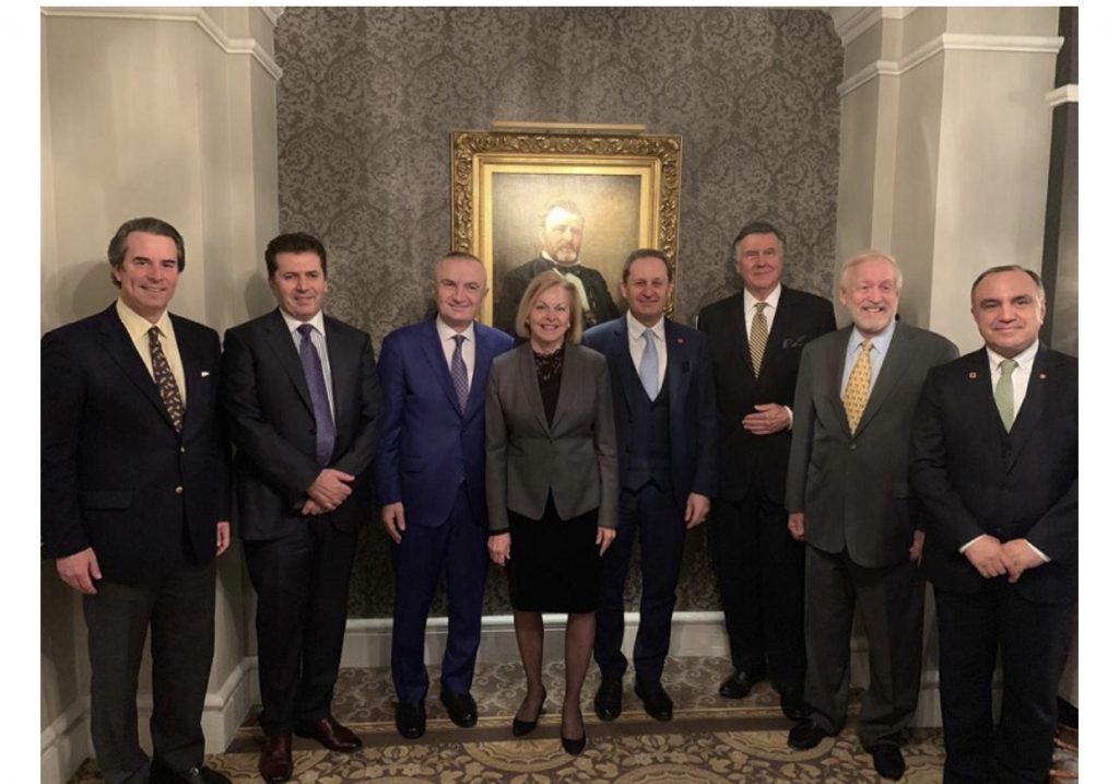 Presidenti Meta pritet nga Këshilli i Ambasadorëve Amerikanë në Uashington