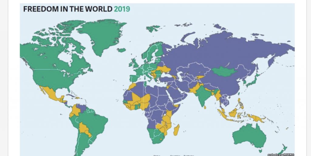 Raporti i FH: Demokracia globale në tkurrje, ku renditet Shqipëria