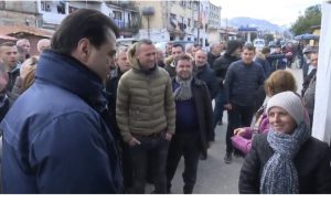 Burrel/Basha thirrje shqiptarëve : Ejani në protestë, merrni në dorë fatin tuaj