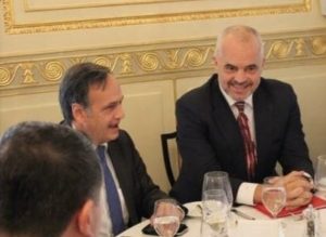 Fleckenstein:“Mos prisni arbitër nga Brukseli”
