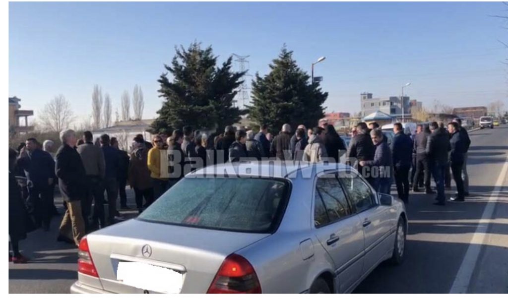 VIDEO/ Protestë në Lezhë, banorët i zënë rrugën Ramës