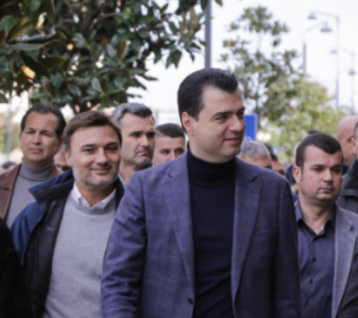 Basha mbështet  studentët: Nuk do iu digjet viti universitar