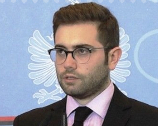 Dolën me zë e figurë, Këshilltari i Ramës tregon arsyen: Pse Spiropali shkoi sot tek familja e vajzës në Kavajë
