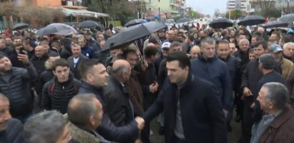 Basha nga Lushnja: Nuk jeni të varfër, jeni të vjedhur…