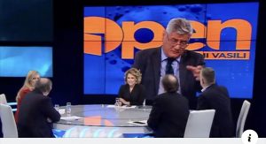 Dash Shehi replikon me  Nazarkon dhe  Bolinon:Jeni haptazi njerëz të Edi Ramës