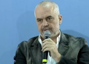 Publikimi i imazhit të prindërve të vajzës së përdhunuar në Kavajë, Rama sulmon median dhe politikën: Çfarë keni që lehni