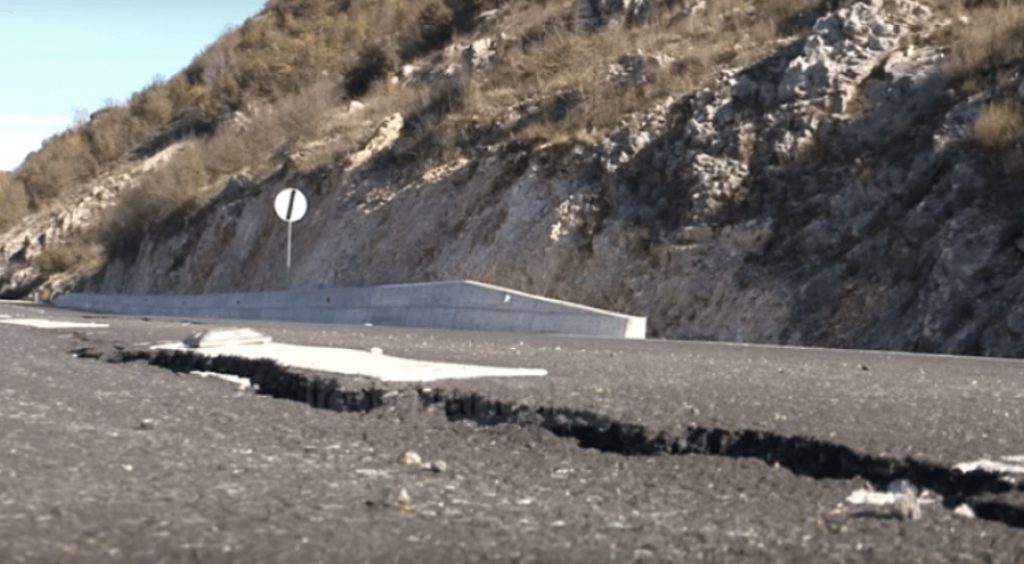 Dëmtohet  rruga e re e Velipojës, u ndërtua një vit më parë