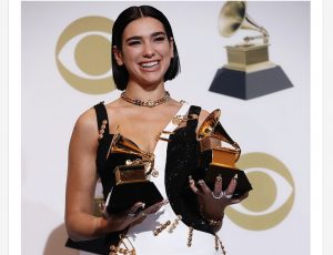 FOTOT/ Dua Lipa rrëmben dy çmime Grammy, ja falenderimi që bën