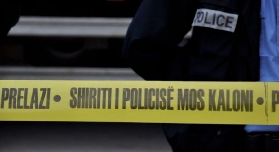 VIDEO/ Pamje të frikshme të sherrit në Prishtinë, shikoni si qëllohet i riu me pistoletë
