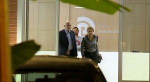 Pak orë para protestës, Kryemadhi takim në zyrën e Bashës