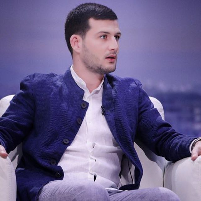 ARBËR HAJDARI PREZANTON PËR HERË TË PARË PARTNEREN