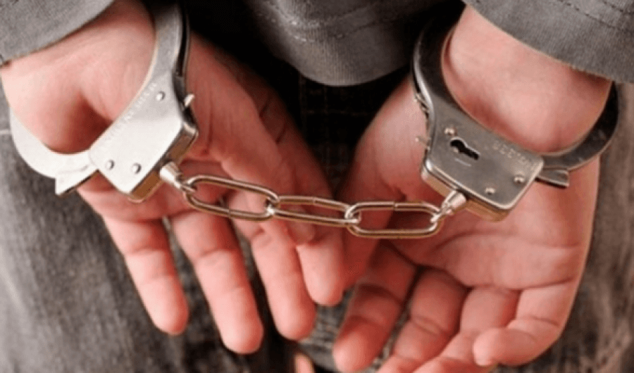 Vidhte pensionistët me dokumenta fallco, arrestohet postieri